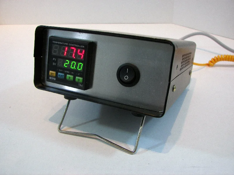 1-Zone Benchtop Temperature Controller - Thermocouple Input - 8A, SSR Control Output 1-Zone Benchtop Temperature Controller - Thermocouple Input - 8A, SSR Control Output