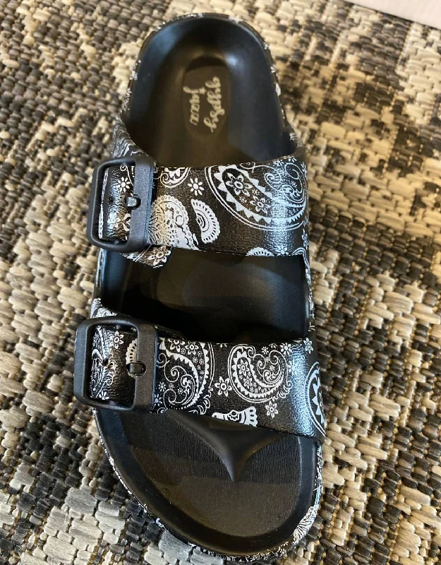 Women's Sandals with a Floral - Printed Upper in Pink for a Feminine Spring LookMamma Mia Paisley Slip On Sandal In Black White Women's Sandals with a Floral - Printed Upper in Pink for a Feminine Spring LookMamma Mia Paisley Slip On Sandal In Black White
