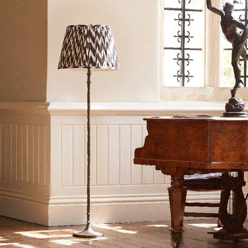 Smart Floor Lamp with Voice Control and Bluetooth ConnectivityFrinky floor lamp in hammered bronze finish Smart Floor Lamp with Voice Control and Bluetooth ConnectivityFrinky floor lamp in hammered bronze finish